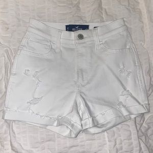 NWOT Distressed High Rise 3” Advanced Stretch White Jean Shorts Hollister